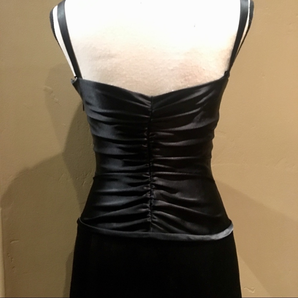 Elegant Tahari black evening gown/formal gown/prom dress.